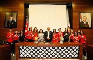 Başkan Söğüt başarılı sporcuları ağırladı
