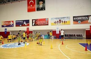 Başkan ve rektör basketbolcularla buluştu