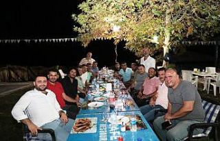 Başkan Yücel, gönüllü yangın ekibi ile bir araya...