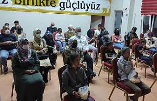 Bayburt’ta yaşlılar ve çocuklar bir araya gelerek...