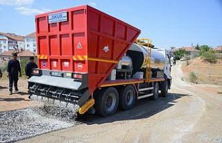 Belediye, Kombi Asfalt Serim Aracı ile şehirde asfaltı...