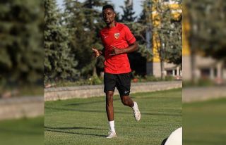 Bernard Mensah koşulara başladı