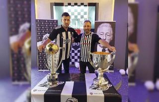 Beşiktaş’ın çifte kupası Salihli’de sergilendi