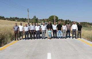 Beton yol Gördes’le Salihli’yi birbirine bağlıyor