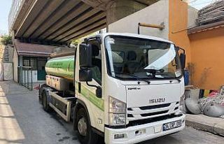 Beyoğlu Belediyesi ekipleri yangınla mücadele için...