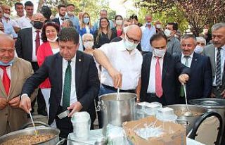 Bilecik Muhtarlar Derneği’nden 2 bin kişilik aşure