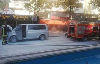 Biranda alev alan araca çevredeki esnaf müdahale...