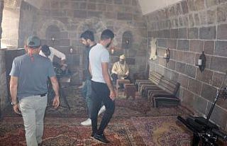 Bitlis’te TRT ekibi Feqiye Teyran’ın hayatını...