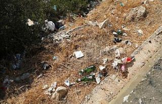 Bodrum’u elleriyle temizliyorlar: 1 ton çöp topladılar