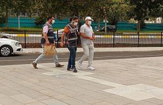 Boşandığı eşini, kızının gözleri önünde...