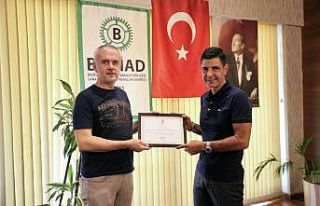 Bosb ve Bosiad, yardımlarını Türk Kızılay ile...