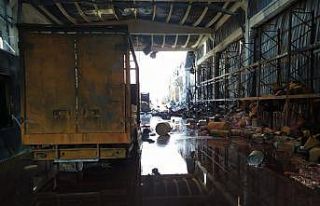 Boya fabrikasındaki yangında milyonlarca liralık...