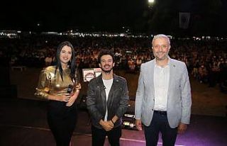 Bülent Ersoy konserini iptal eden Başkan Biçer’e...