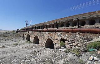 Bulunduğu köye ismini veren tarihi Taşköprü yıllara...