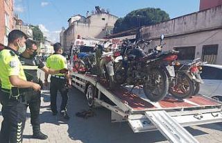 Burhaniye’de motosiklet denetimleri devam ediyor