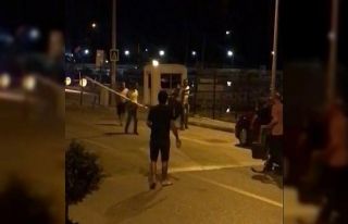 Bursa’da bariyerli ve muz ağaçlı kavga kamerada