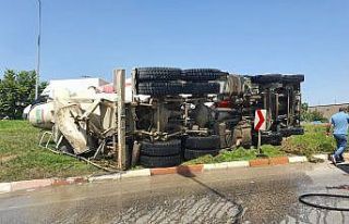 Bursa’da beton mikseri devrildi, sürücü ölümden...