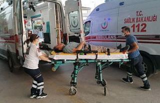 Bursa’da hafif ticari araç ile otomobil çarpıştı:...