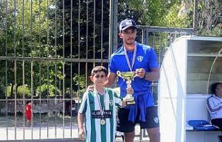 Bursalı gençlerden 2 kupa