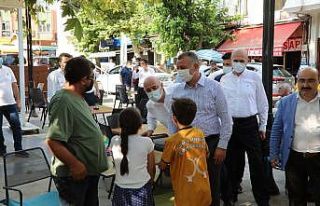 Büyükakın ve Bıyık, Çınaraltı’nda vatandaşlarla...