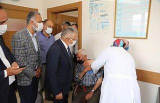 Büyükkılıç, aşı olmak istemeyen vatandaşı...