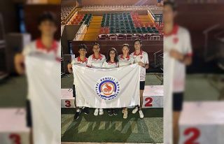Büyükşehir Belediyesporlu gençlerden 3 Türkiye...