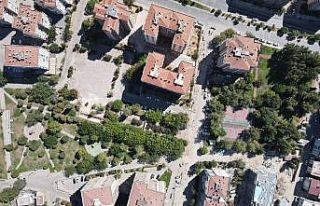 Büyükşehir depremde zarar gören parkları yeniliyor