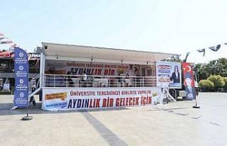 Büyükşehir tercih tırı, gençlere hizmet veriyor