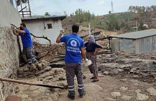 Büyükşehirden yangın bölgelerine ilaçlama