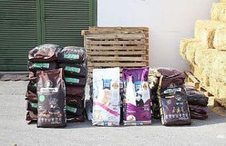 Büyükşehirden yangın bölgelerine yem ve mama...