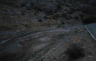 Çağlayan gibi akan Homurlu Şelalesi kuruma noktasına...