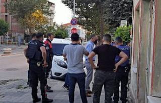 Çaldığı araçla kaçarken polisle çatışan şahıs...