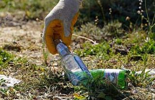 ‘Cam Şişe Toplama Timi’ doğadan bin 900 kilogram...