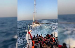 Çanakkale açıklarında 63 düzensiz göçmen yakalandı