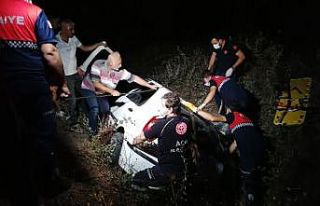 Çanakkale’de şarampole uçan otomobilde 4 kişi...