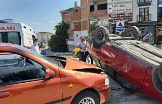 Çarpışıp ters dönen araçtan burnu bile kanamadan...