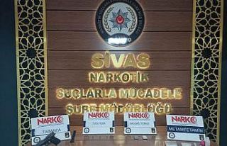 Cebinde hassas terazi ele geçirilen uyuşturucu tacirleri...