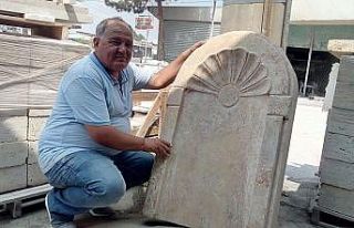 Çekiç çiviyle tonlarca ağırlığındaki taşları...