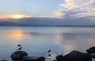 Çıldır Gölü’nde gün batımı bir başka güzel
