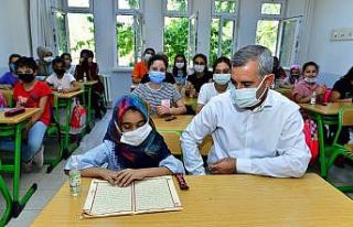 Çınar, kursiyerlerinin çalışmalarını inceledi