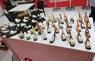 Çinli büyükelçi lületaşı işledi