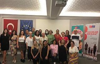 ‘Çocuklar için El Ele’ projesi Denizli’de...