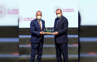 Cumhurbaşkanı Erdoğan’dan Başkan Zolan’a ödül