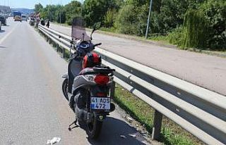 D-100’de motosikletin devrilmesi ile sürücü yaralandı