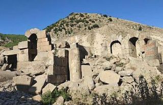 Defineciler tarihi Tiyana şehrini harap etti