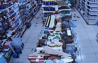 Deprem anında marketteki raflardan ürünler böyle...