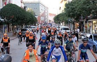 Depreme dikkat çekmek için pedal çevirdiler