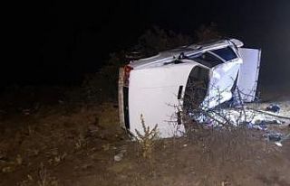 Dere yatağına devrilen aracın sürücüsü feci...