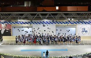 DEÜ, eğitim ordusuna katılacak mezunlarını uğurladı