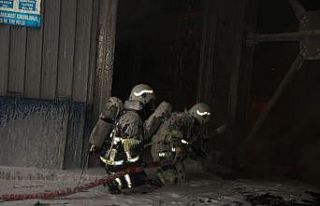 Dev tesiste korkutan yangın